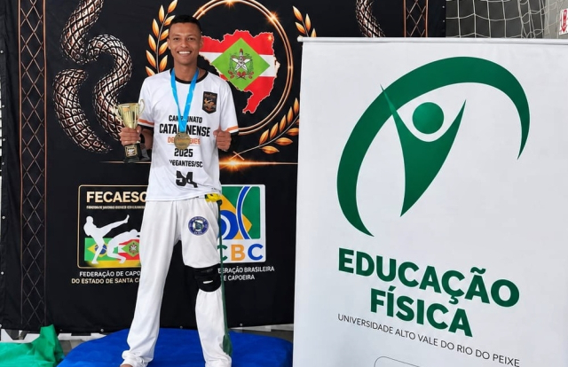 Acadêmico de Educação Física de Caçador é campeão catarinense de capoeira