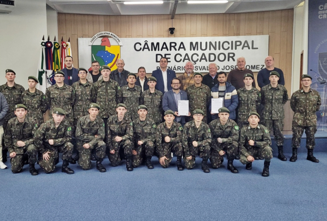 Tiro de Guerra e IFSC recebem homenagem na  Câmara de Caçador
